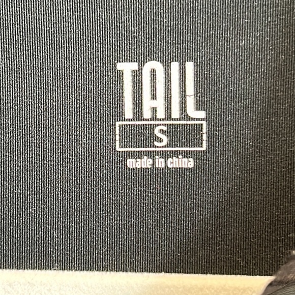 TAIL Black Athletic or Athleisure Sleeveless Top with dDesign by Buttons sz.S - Picture 4 of 7